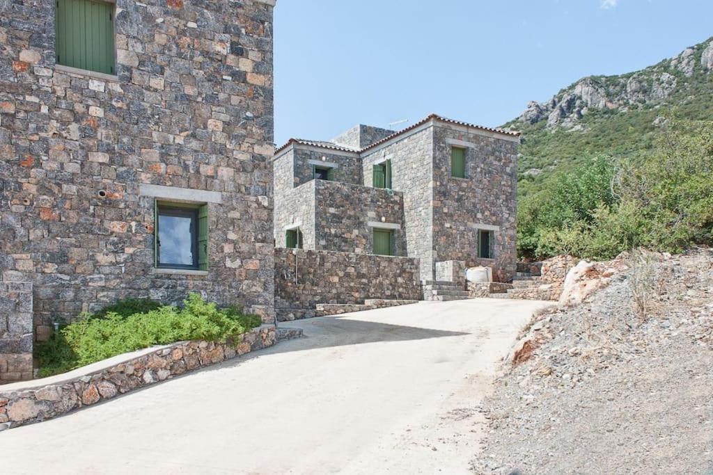 Tzouzos-kordopateika In Prosilio, Kardamyli